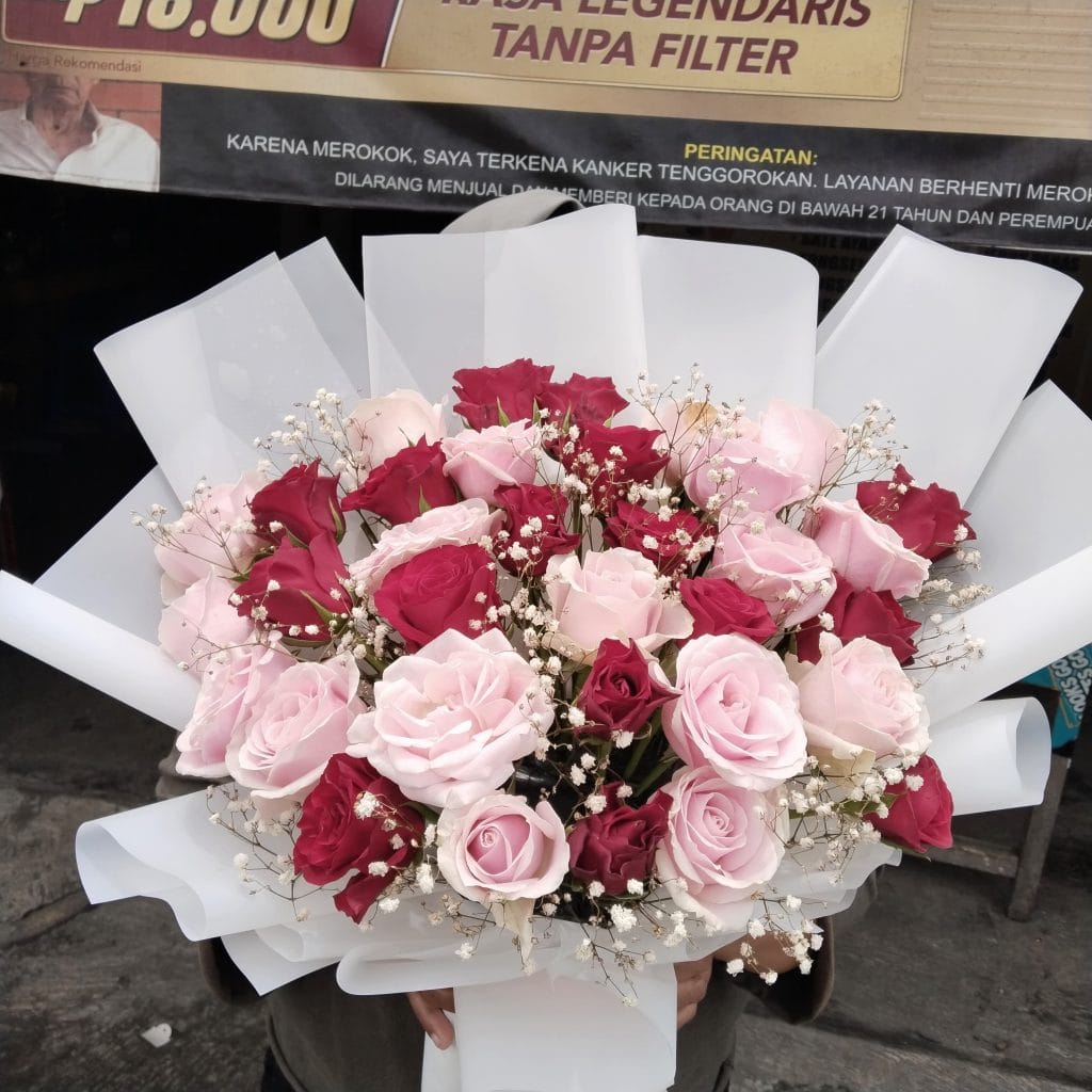 Hand Bouquet Jatinangor - Sofia Florist