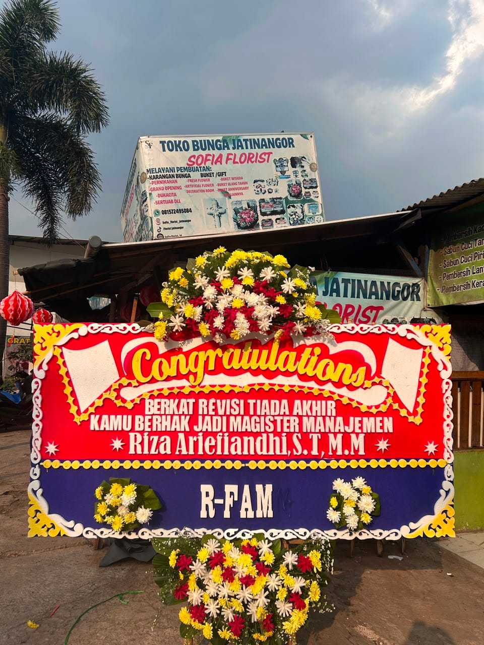 Bunga Papan Dekat Unpad